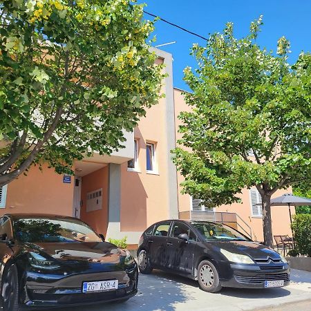 Apartment Gamma With Hydromassage Mini Pool Near Split Žrnovnica Eksteriør billede