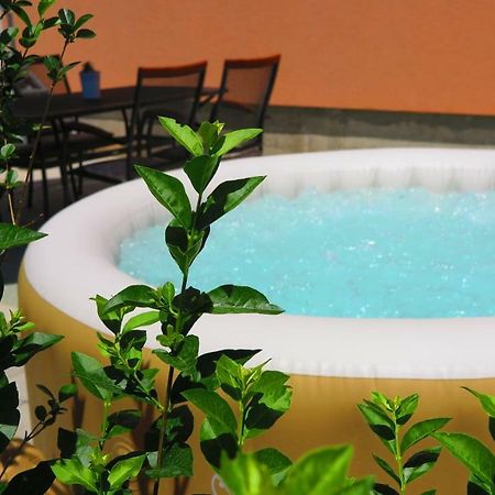 Apartment Gamma With Hydromassage Mini Pool Near Split Žrnovnica Eksteriør billede