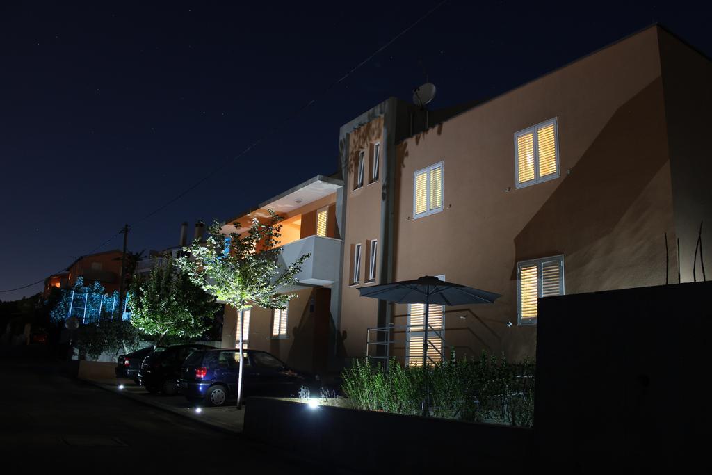 Apartment Gamma With Hydromassage Mini Pool Near Split Žrnovnica Eksteriør billede
