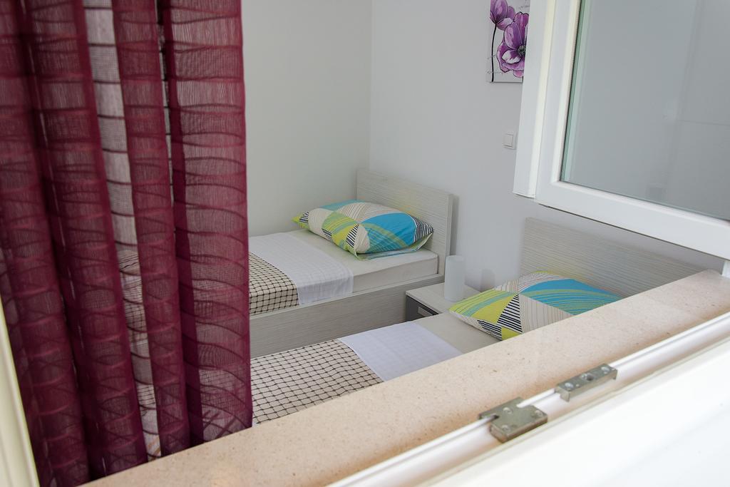 Apartment Gamma With Hydromassage Mini Pool Near Split Žrnovnica Eksteriør billede