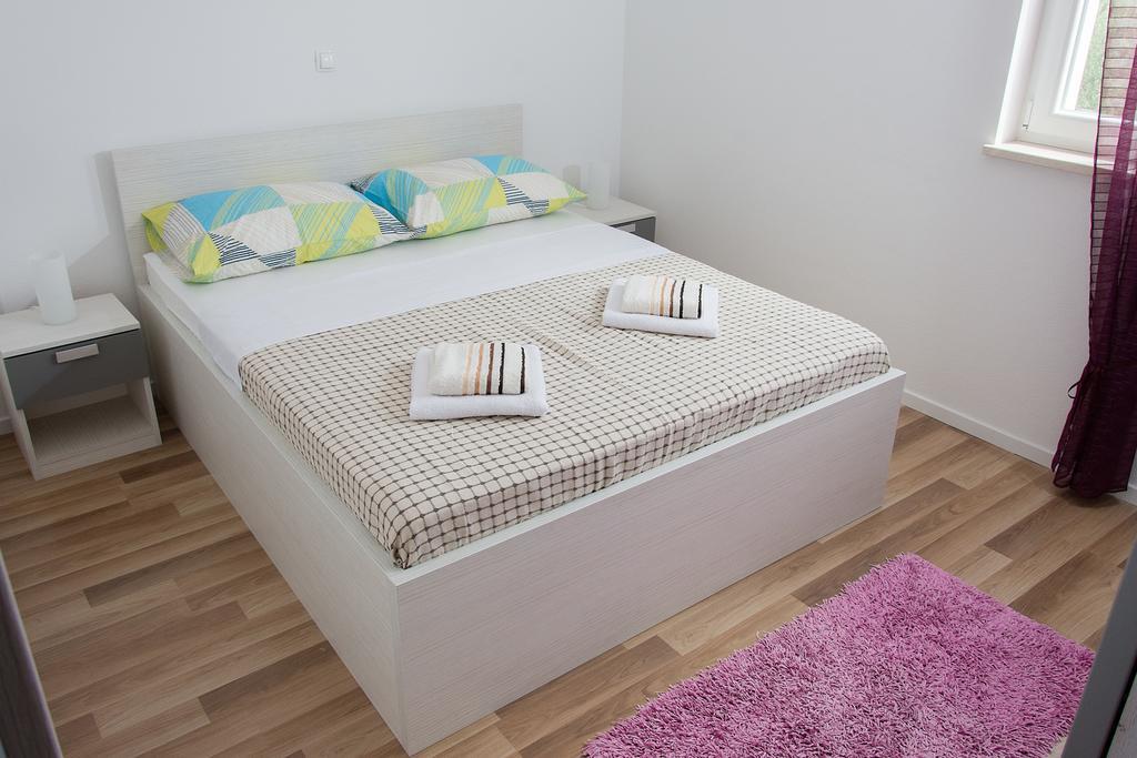 Apartment Gamma With Hydromassage Mini Pool Near Split Žrnovnica Eksteriør billede