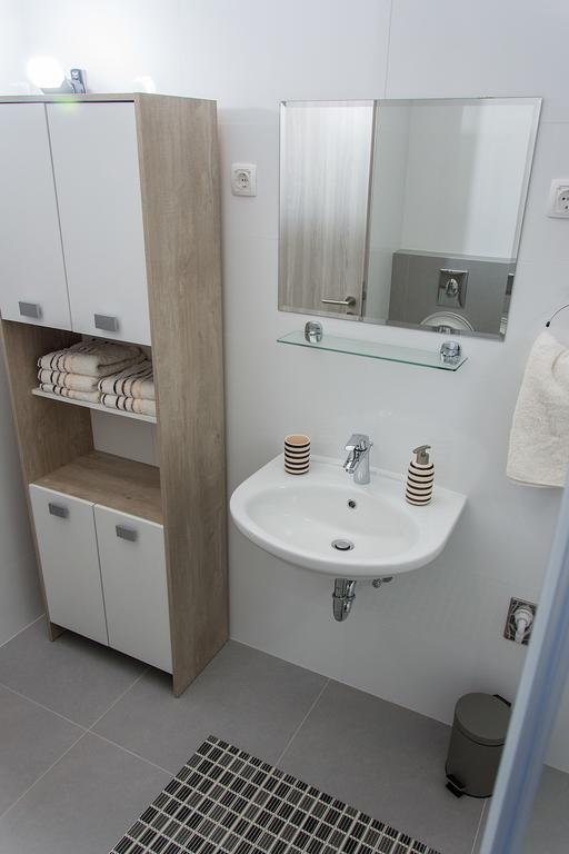 Apartment Gamma With Hydromassage Mini Pool Near Split Žrnovnica Eksteriør billede