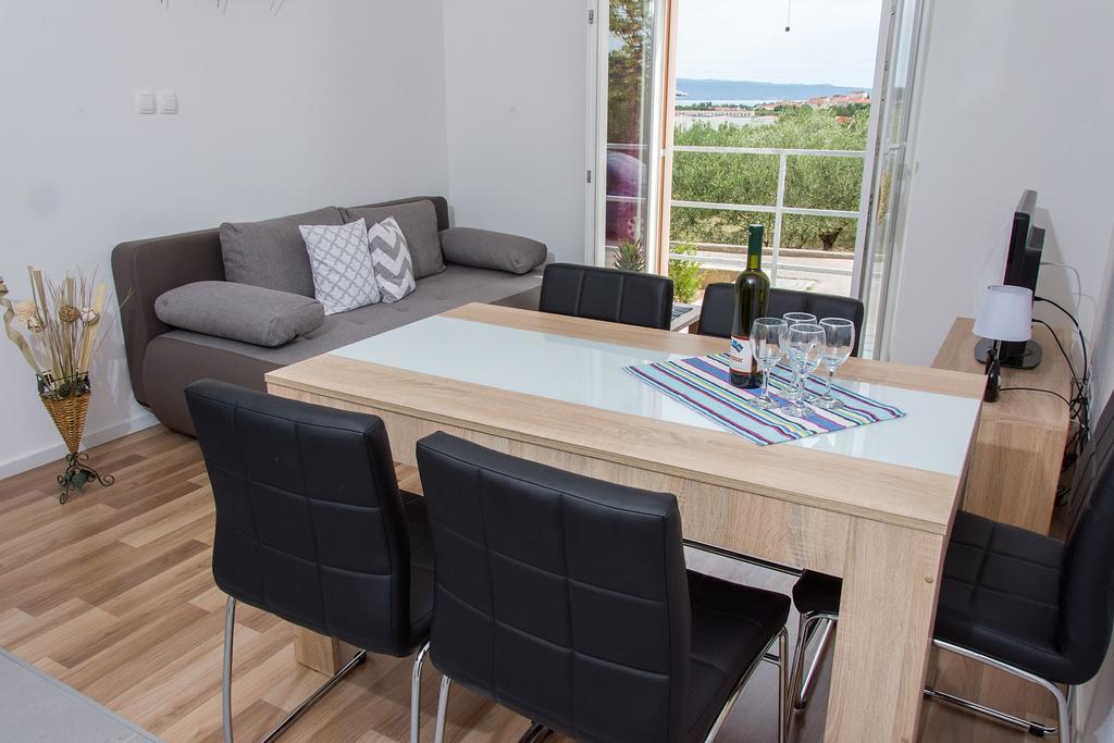 Apartment Gamma With Hydromassage Mini Pool Near Split Žrnovnica Eksteriør billede