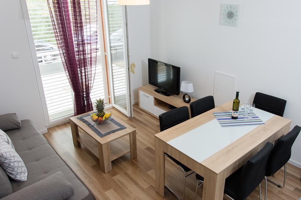 Apartment Gamma With Hydromassage Mini Pool Near Split Žrnovnica Eksteriør billede
