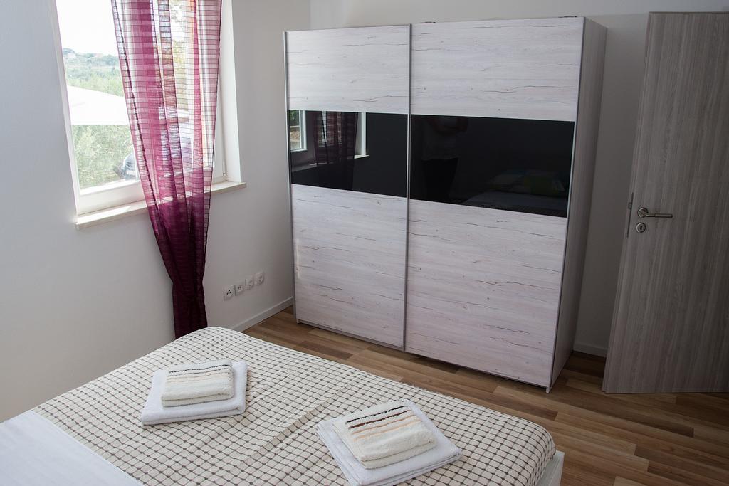 Apartment Gamma With Hydromassage Mini Pool Near Split Žrnovnica Eksteriør billede